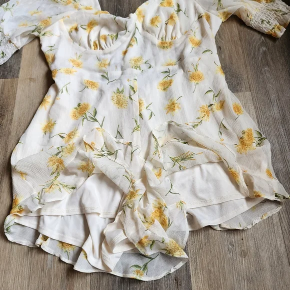 MISS SELFRIDGE FLORAL ROMPER - Picture 6 of 12